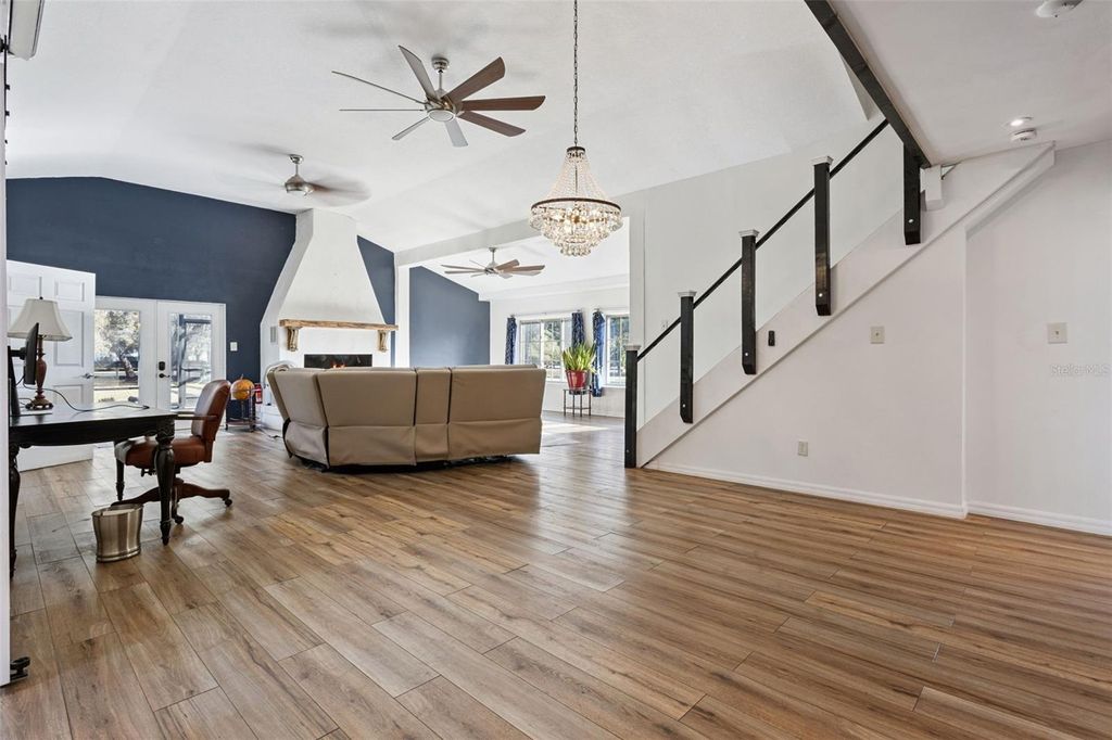 Image 9 of property listing at 43411 STATE ROAD 19, Altoona, FL 32702