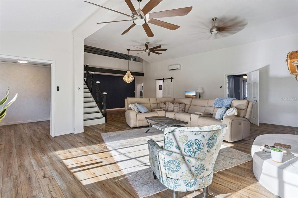 Image 10 of property listing at 43411 STATE ROAD 19, Altoona, FL 32702