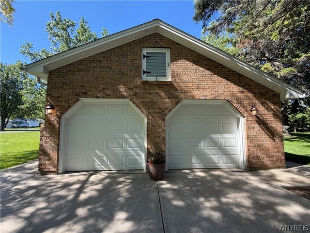 4635 Hedgewood Drive, Clarence, NY 14221