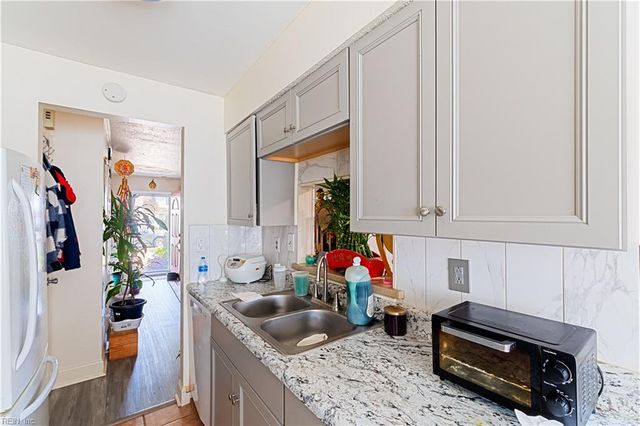 1806 Beckwood CMN, Chesapeake, VA 23320