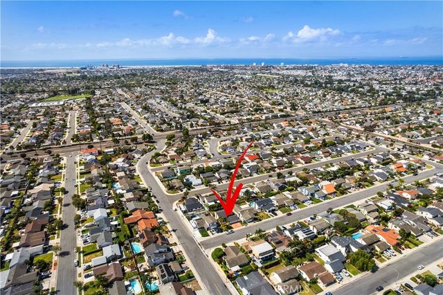 8712 Bellmead Drive, Huntington Beach, CA 92646