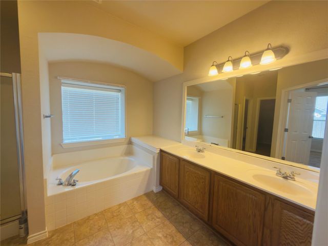 3932 Links LN, Round Rock, TX 78664