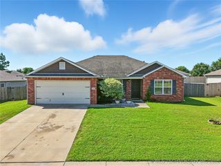 2705 W Charlotte Street, Broken Arrow, OK 74011