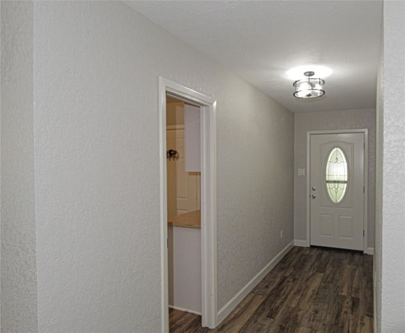 262 W Lake Drive, Livingston, TX 77351