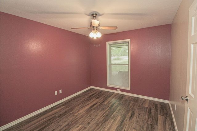 262 W Lake Drive, Livingston, TX 77351