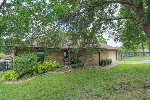 262 W Lake Drive, Livingston, TX 77351