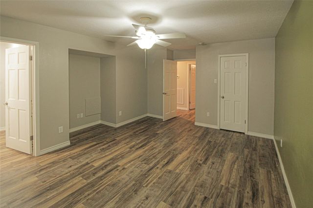 262 W Lake Drive, Livingston, TX 77351
