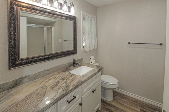 262 W Lake Drive, Livingston, TX 77351