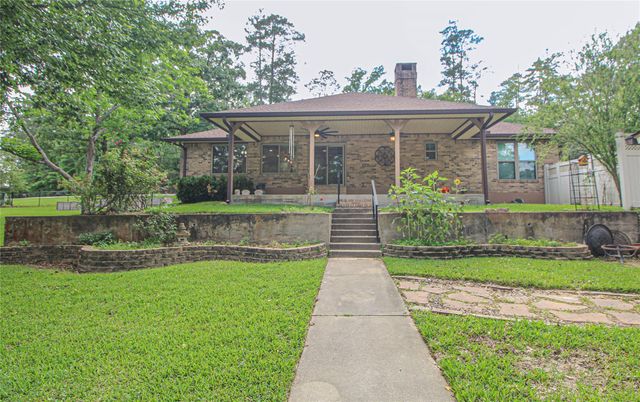 262 W Lake Drive, Livingston, TX 77351