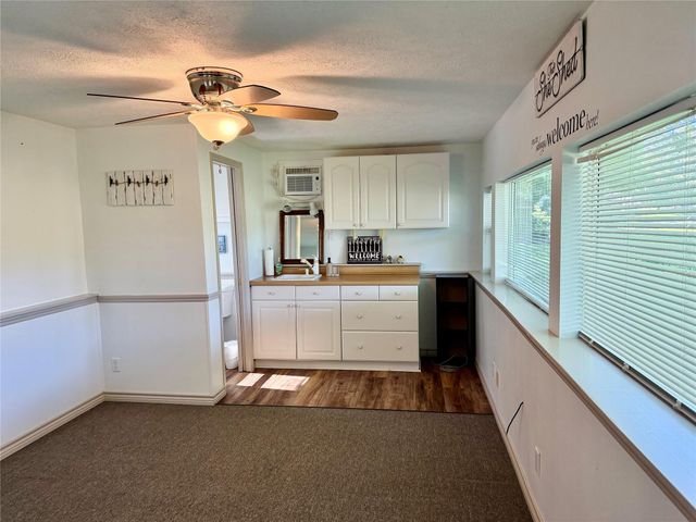 262 W Lake Drive, Livingston, TX 77351