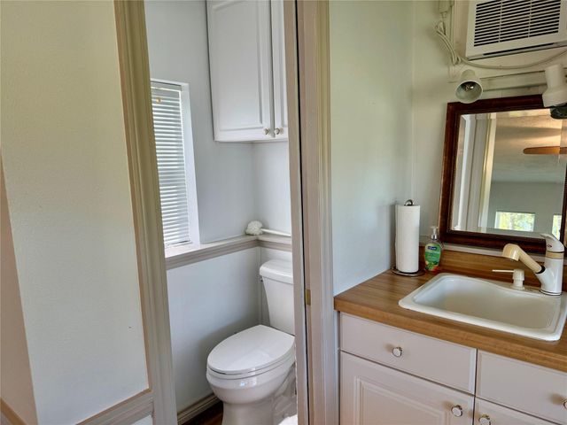 262 W Lake Drive, Livingston, TX 77351