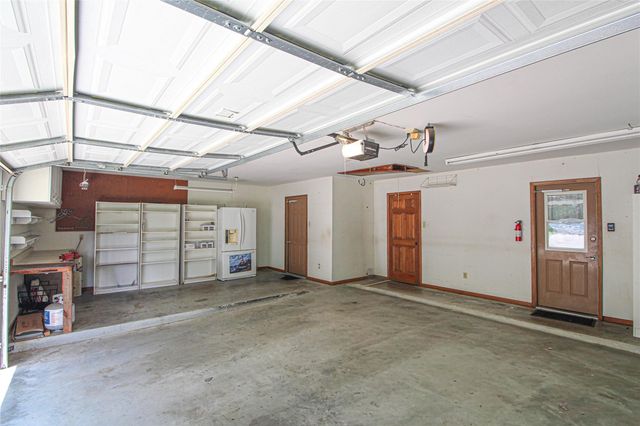 262 W Lake Drive, Livingston, TX 77351