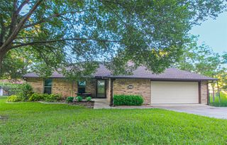262 W Lake Drive, Livingston, TX 77351