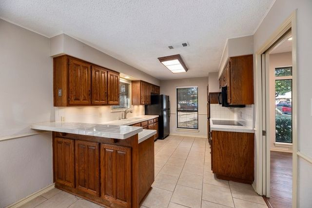 922 Kingston Drive, Mansfield, TX 76063