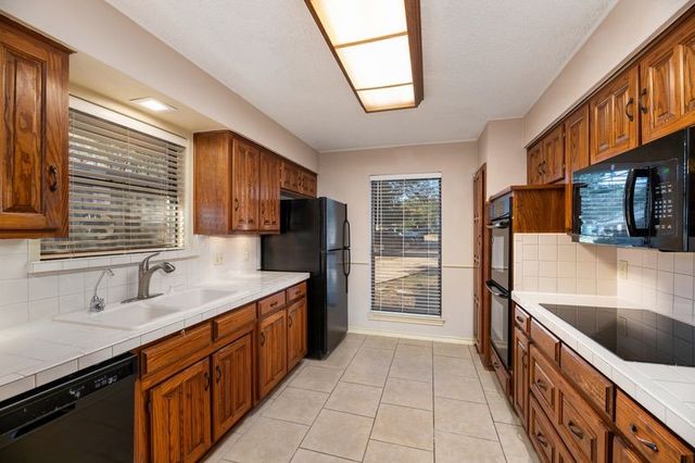 922 Kingston Drive, Mansfield, TX 76063