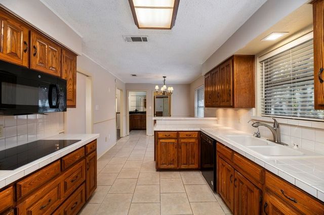 922 Kingston Drive, Mansfield, TX 76063