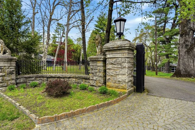 139 Scarborough Road, Briarcliff Manor, NY 10510