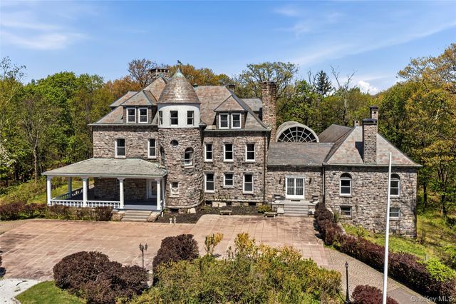 139 Scarborough Road, Briarcliff Manor, NY 10510