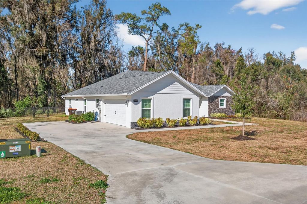 Image 3 of property listing at 10160 SE 41ST AVENUE, Belleview, FL 34420
