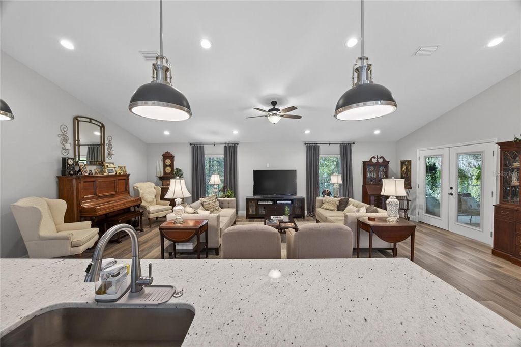 Image 27 of property listing at 10160 SE 41ST AVENUE, Belleview, FL 34420