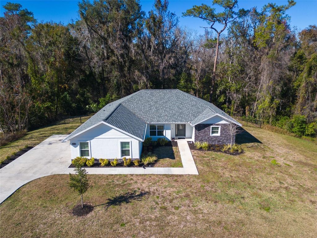 Image 4 of property listing at 10160 SE 41ST AVENUE, Belleview, FL 34420