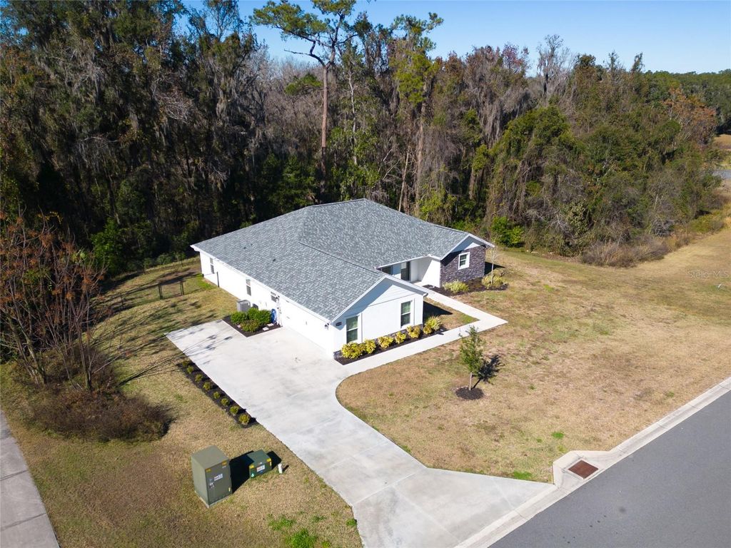 Image 5 of property listing at 10160 SE 41ST AVENUE, Belleview, FL 34420