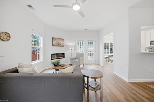 1082 Longstreet AVE A, Virginia Beach, VA 23451