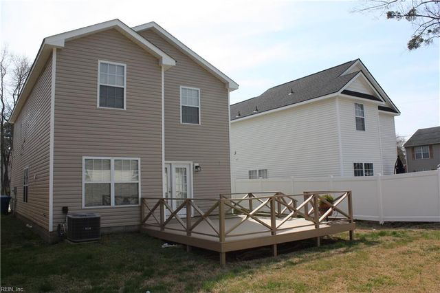 1082 Longstreet AVE A, Virginia Beach, VA 23451