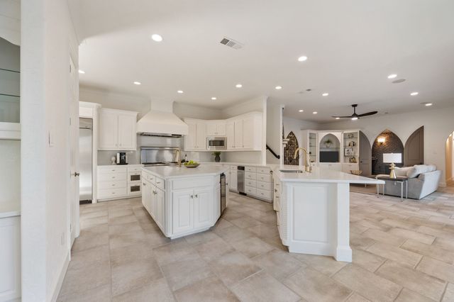 5613 Versailles Court, Colleyville, TX 76034