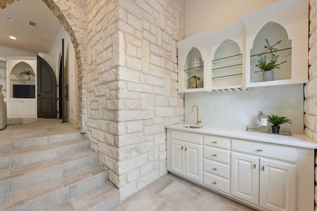 5613 Versailles Court, Colleyville, TX 76034