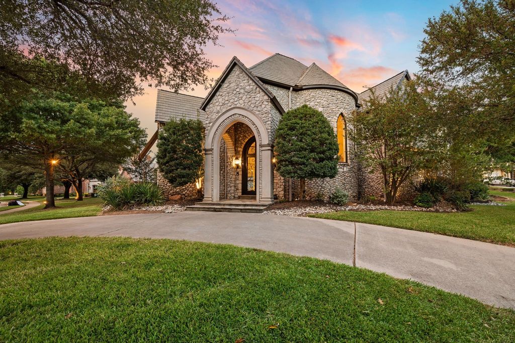 5613 Versailles Court, Colleyville, TX 76034