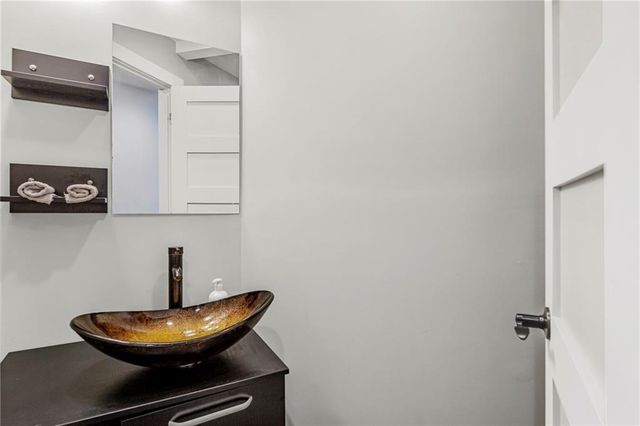 2804 S WHITNEY Road, Independence, MO 64057