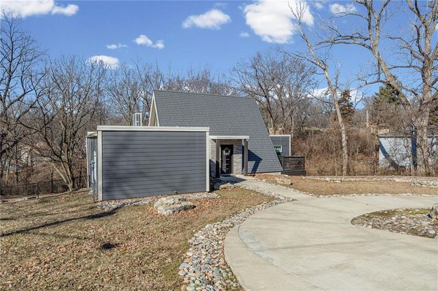 2804 S WHITNEY Road, Independence, MO 64057