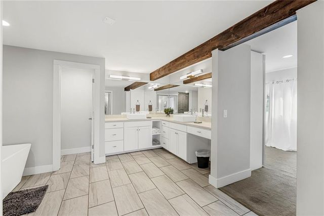 2804 S WHITNEY Road, Independence, MO 64057