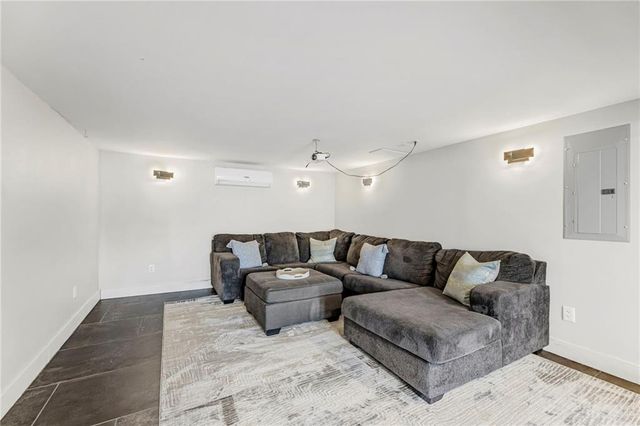 2804 S WHITNEY Road, Independence, MO 64057