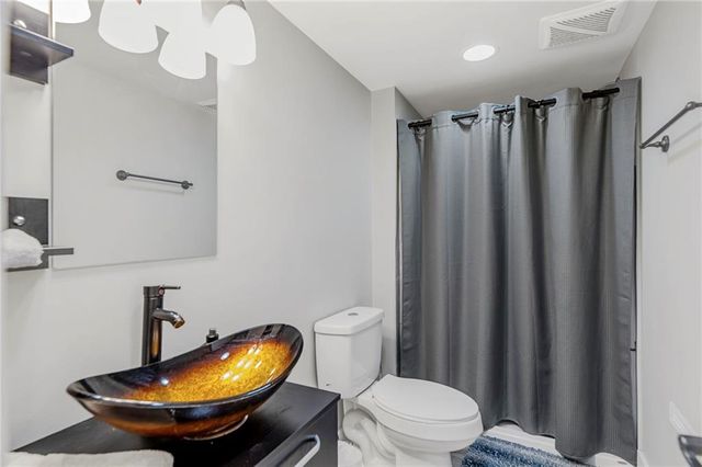 2804 S WHITNEY Road, Independence, MO 64057