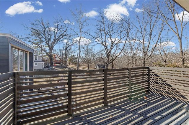 2804 S WHITNEY Road, Independence, MO 64057