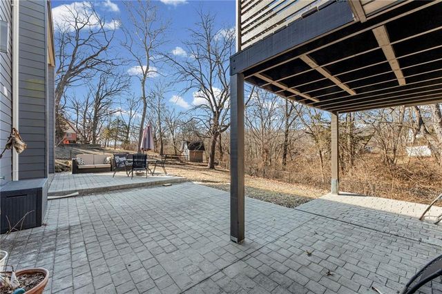 2804 S WHITNEY Road, Independence, MO 64057