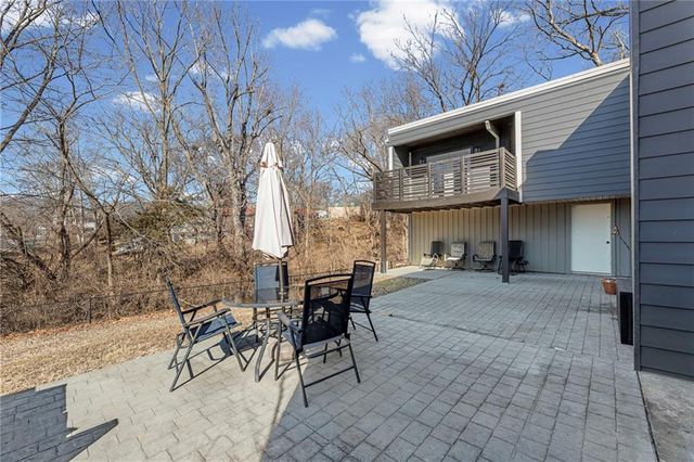 2804 S WHITNEY Road, Independence, MO 64057