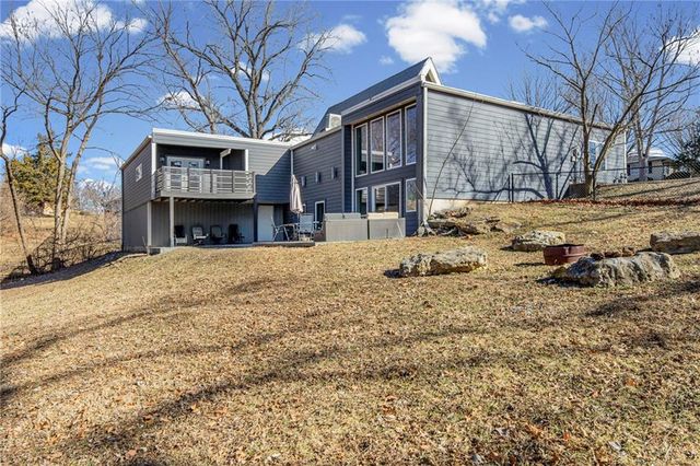 2804 S WHITNEY Road, Independence, MO 64057