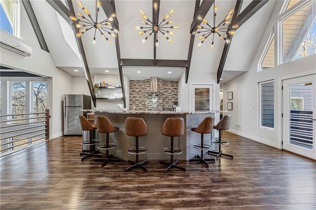 2804 S WHITNEY Road, Independence, MO 64057