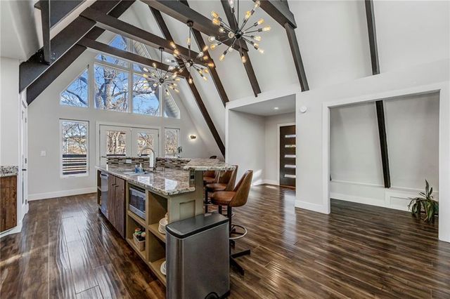 2804 S WHITNEY Road, Independence, MO 64057