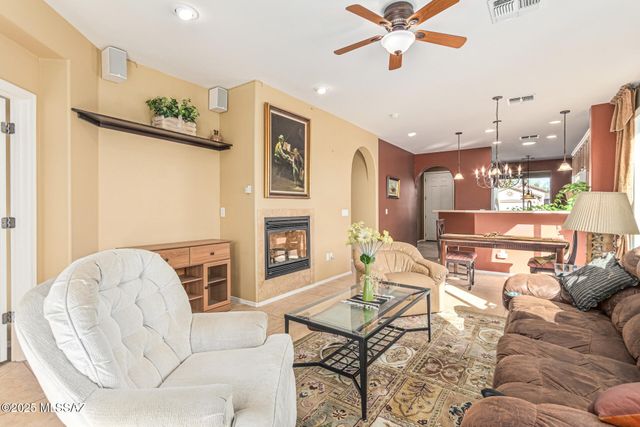 423 W Chardin Drive, Green Valley, AZ 85614