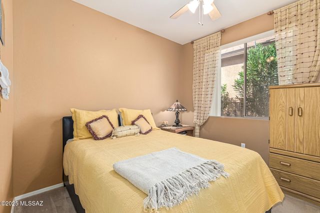 423 W Chardin Drive, Green Valley, AZ 85614