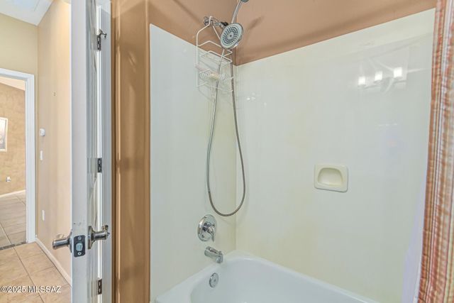 423 W Chardin Drive, Green Valley, AZ 85614