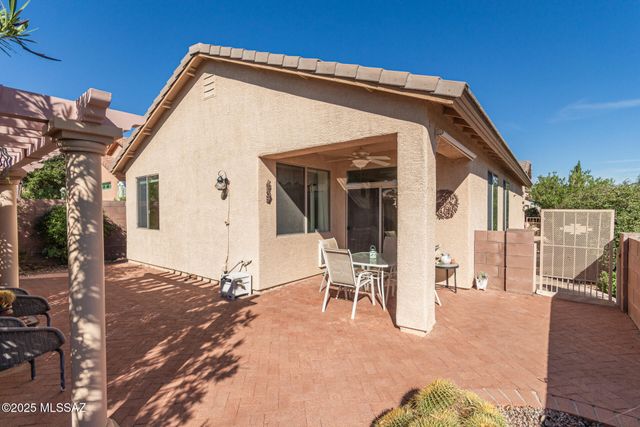 423 W Chardin Drive, Green Valley, AZ 85614