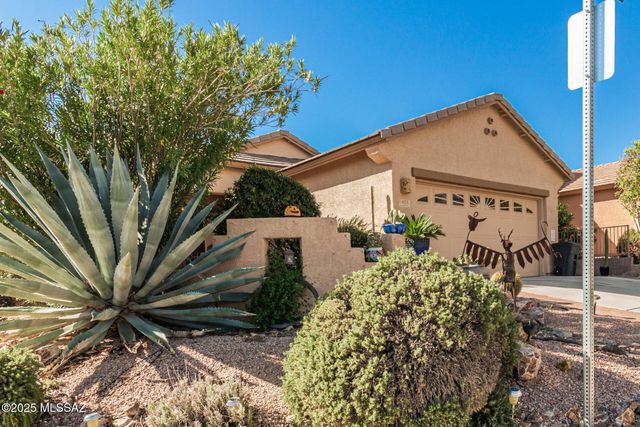 423 W Chardin Drive, Green Valley, AZ 85614