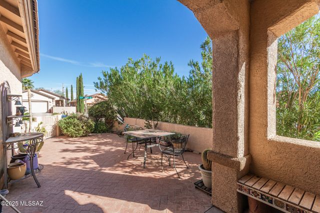 423 W Chardin Drive, Green Valley, AZ 85614