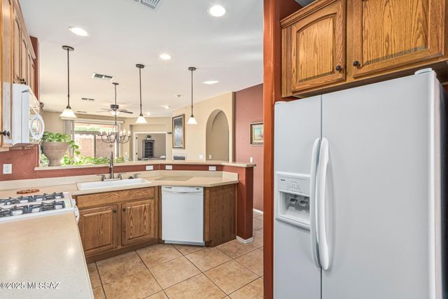 423 W Chardin Drive, Green Valley, AZ 85614