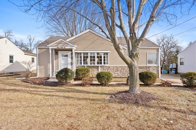 1323 14th Street, Bettendorf, IA 52722